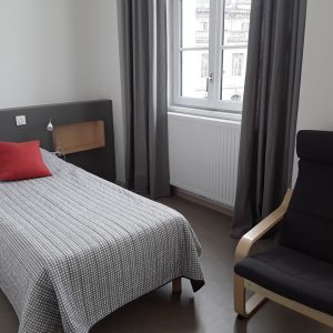 Chambre d'hôtel simple à louer dans Bordeaux